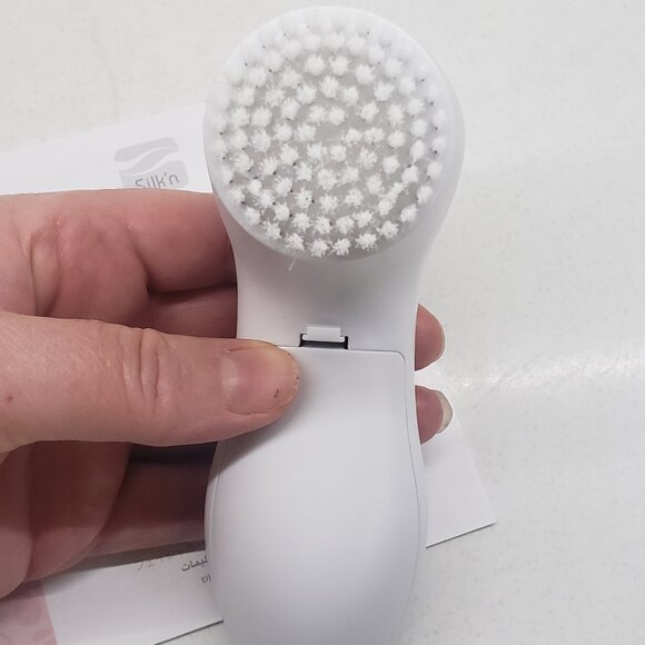 Facial Cleansing Power Brush by Silk'n - Picture 11 of 12